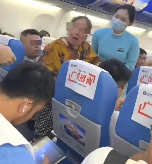 江西航空回应老太辱骂女子反被升舱？航空公司回应：不存在