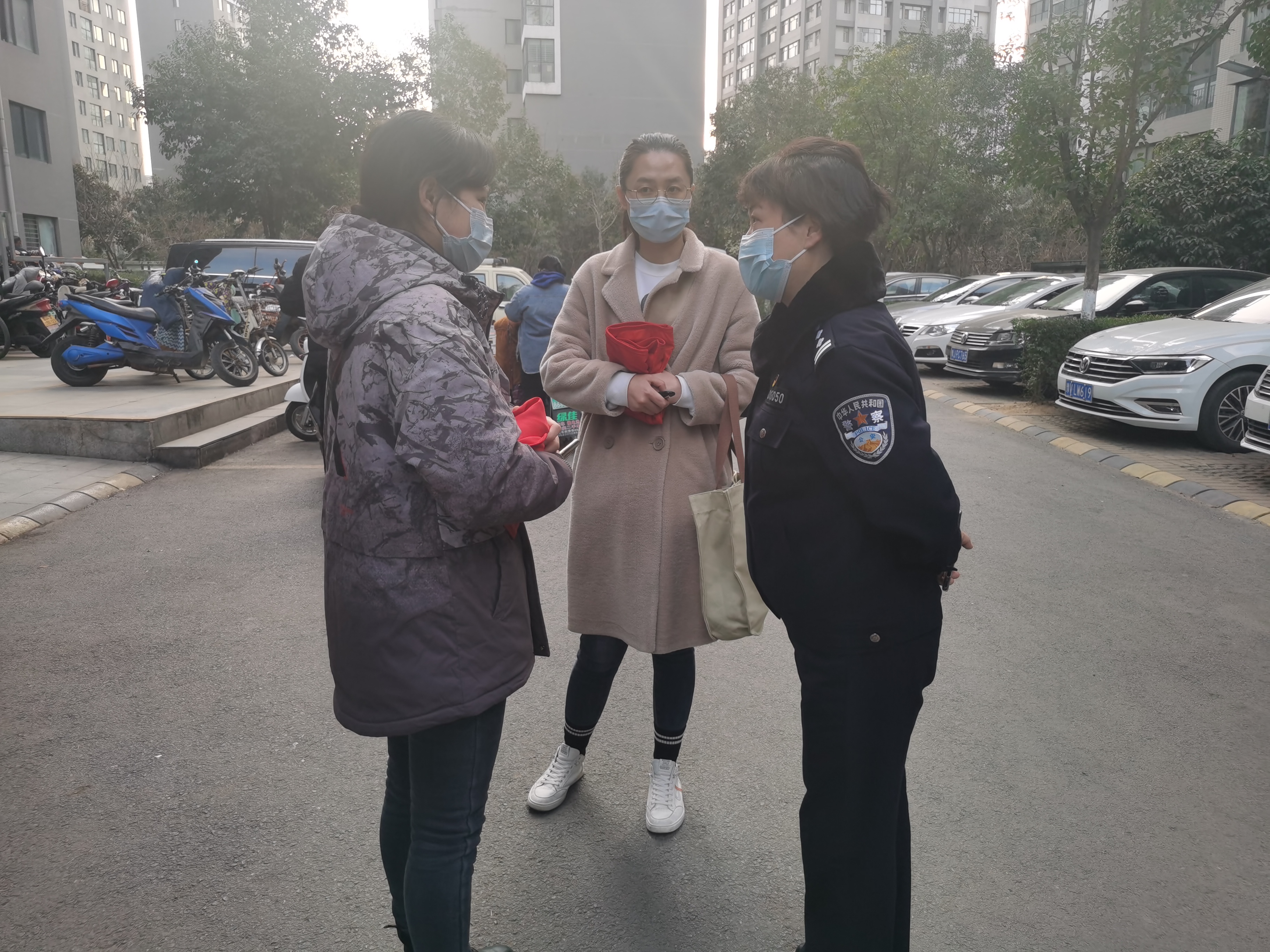郑州在为民服务中倾注芳华的社区民警王玉