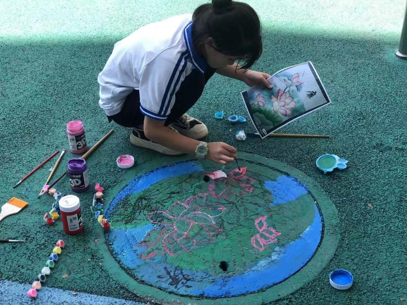井盖绘廉画妙笔扬清风鹤壁市山城区第一小学清廉之花开遍校园