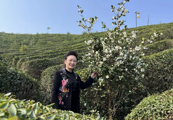 河南省政协常委钱晓玲传承红色精神用奋斗绘就乡村振兴新画卷