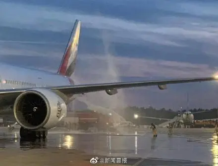 一波音777在俄准备起飞时着火_波音777起飞视频_波音777客机起飞视频