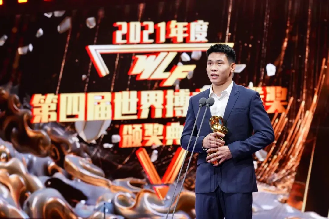 武林风"新王崛起"欧阳锋 :"选择了就要不留余地的往前!-大象网