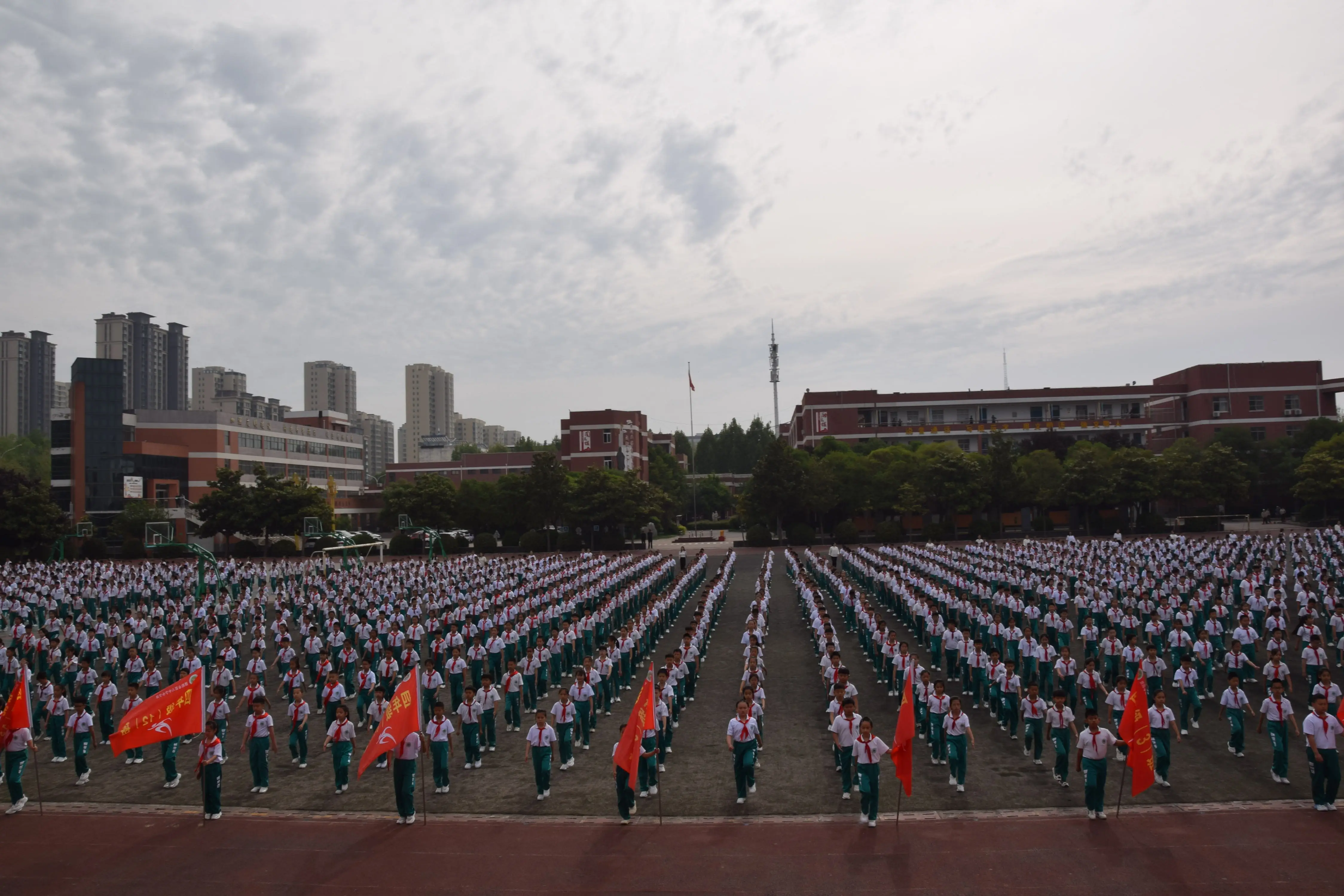 濮阳市第六中学阳光大课间评比展示活动精彩纷呈