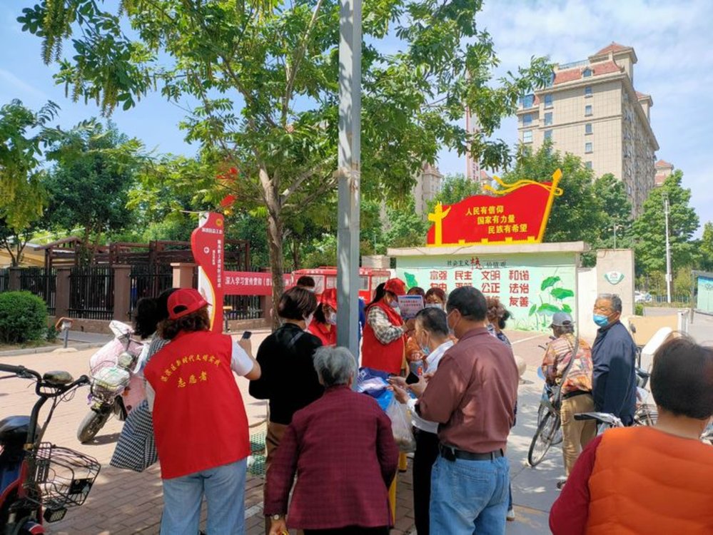 鹤壁淇滨区漓江社区开展平安建设宣传活动