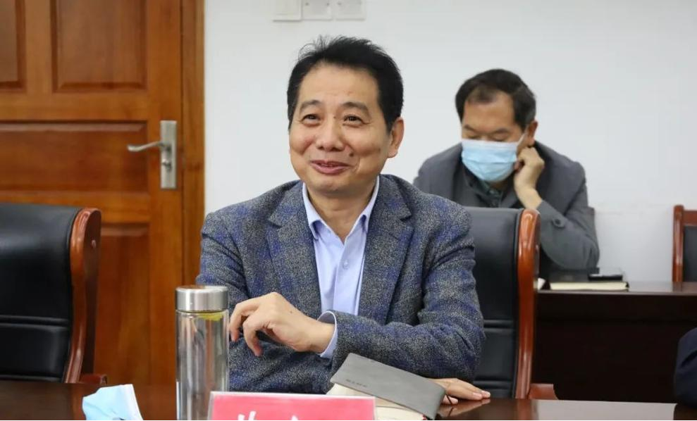 会上,黄立明介绍了学校教育教学工作情况.