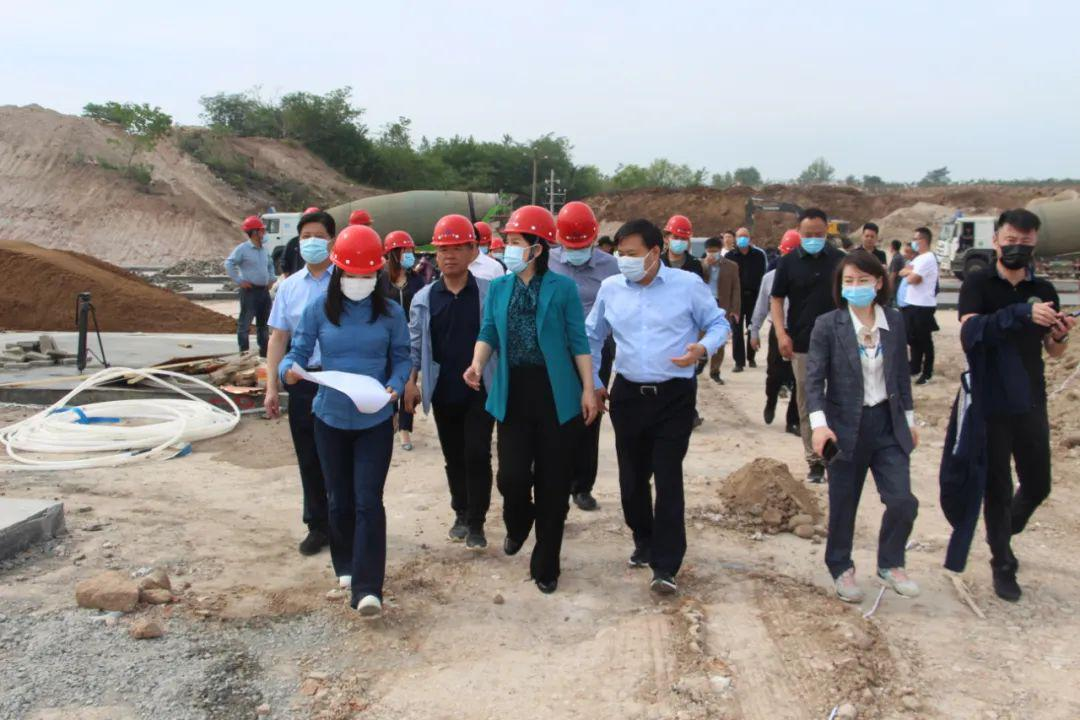 曾辉调研信阳上天梯应急营项目