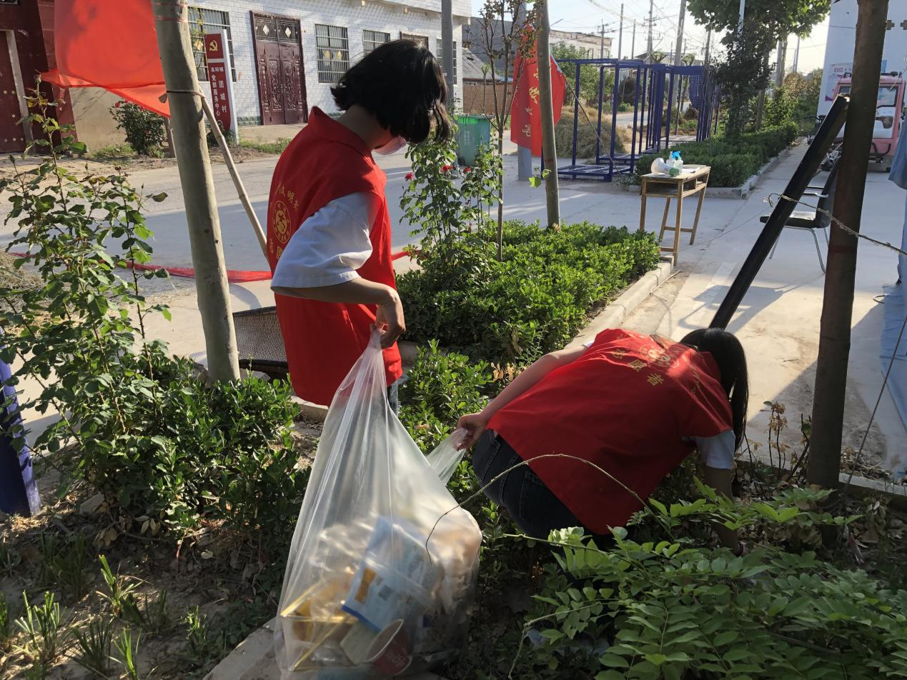 杞县高阳镇团城村志愿服务队开展志愿服务活动