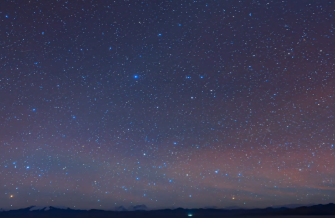 喜马拉雅山脉爆发红色精灵闪电