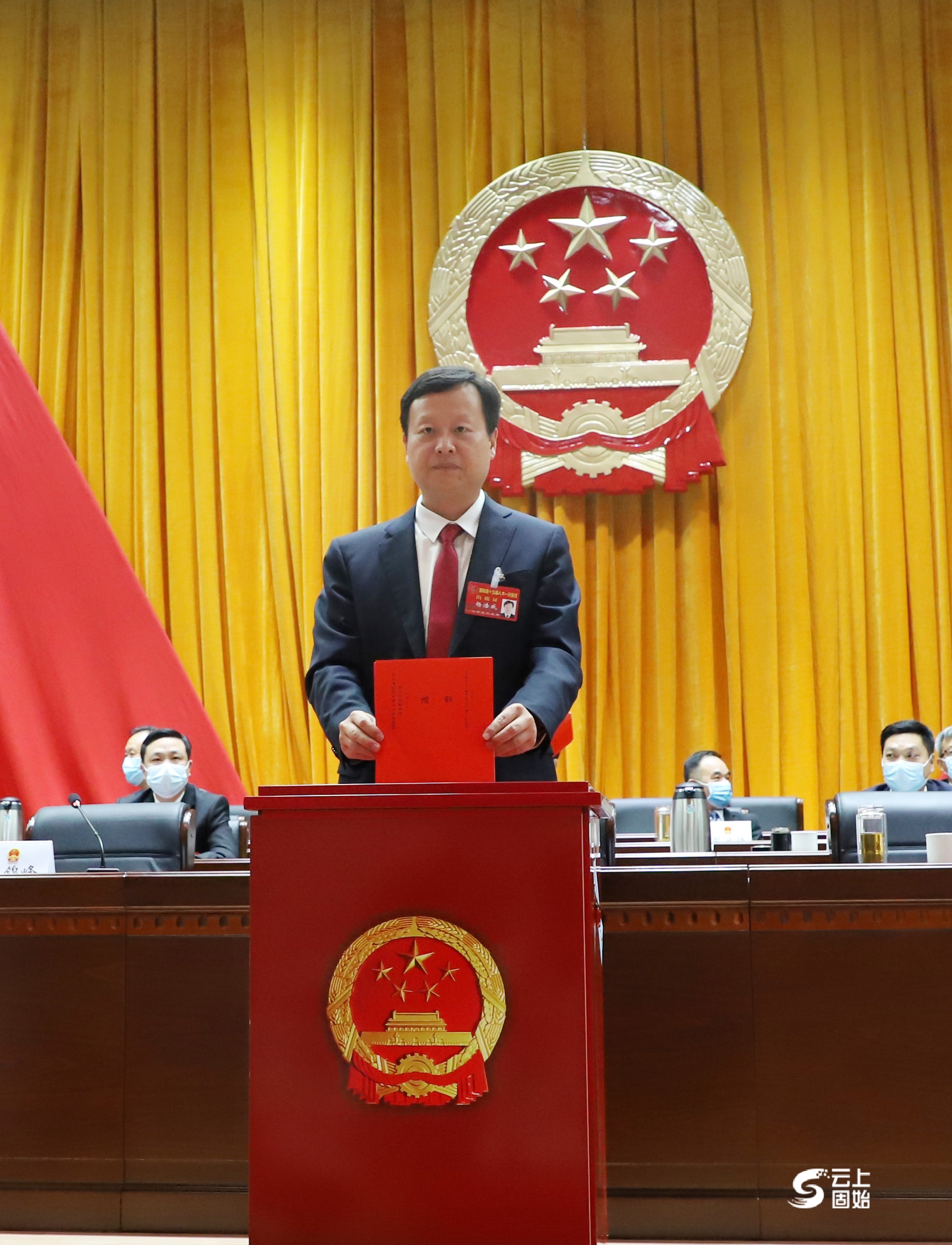 杨浩威当选为固始县人民政府县长