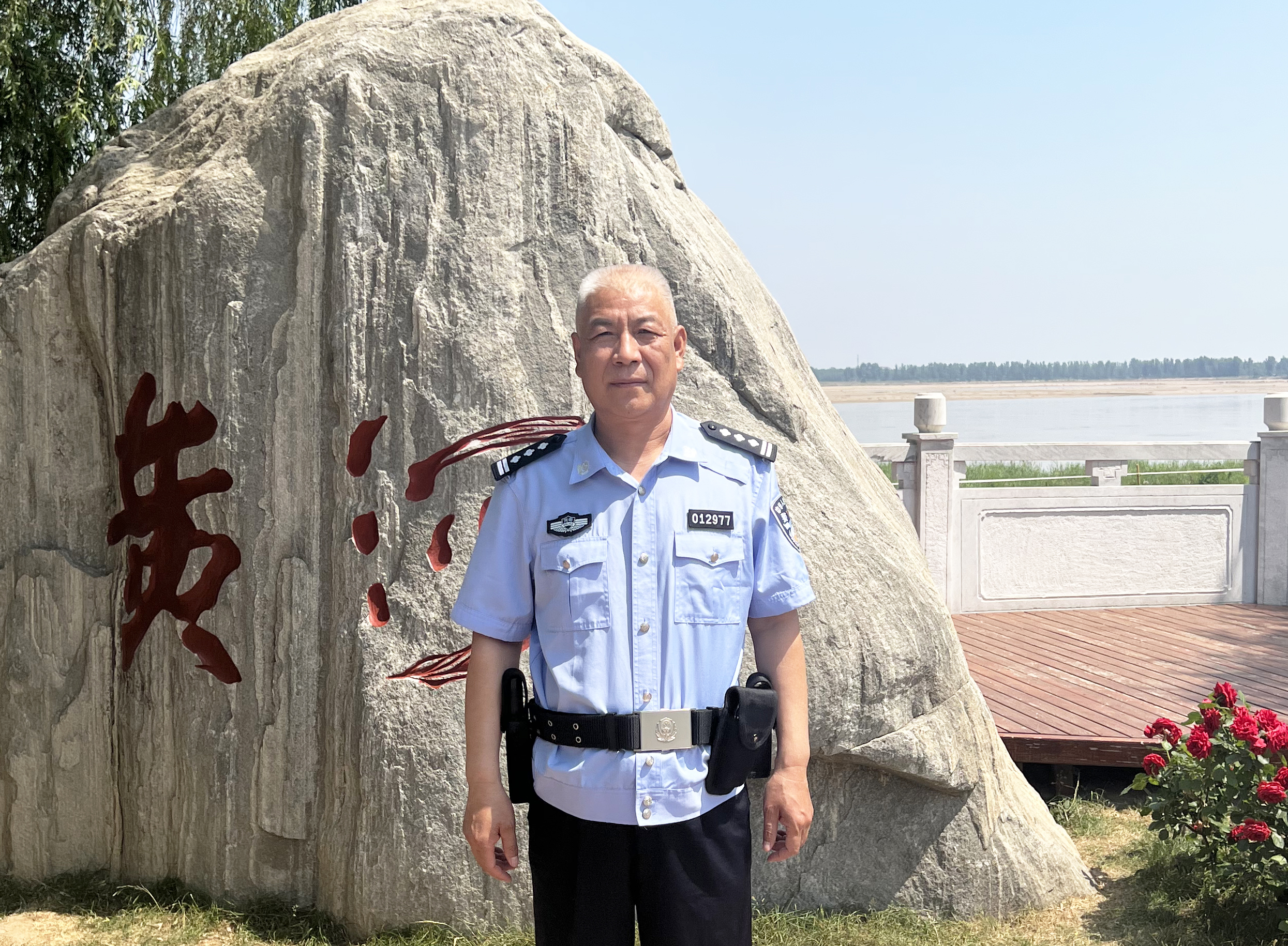 郑州惠济白发民警弓更午壮心不已只争朝夕