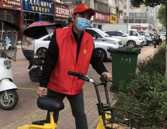 邓州市医保局积极开展分包路段志愿服务活动
