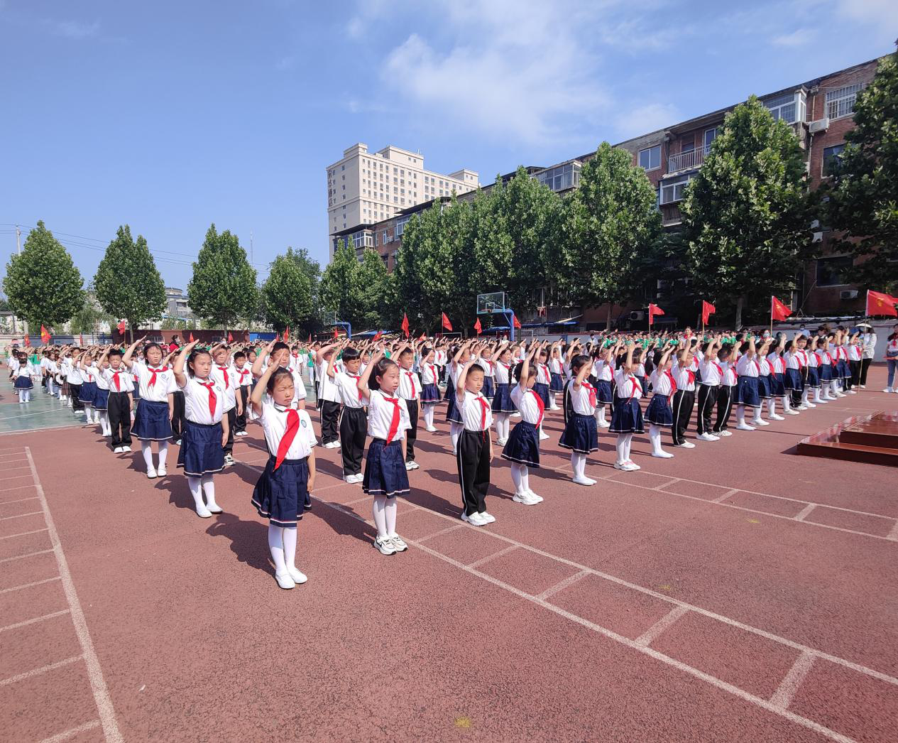 童心向党喜迎二十大开封市梁苑小学2022年少先队入队活动