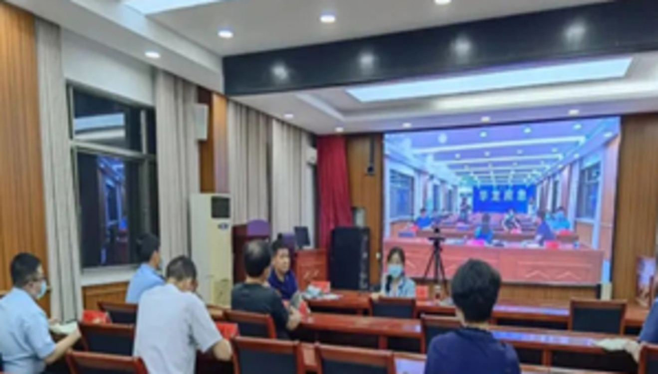 濮阳市华龙区区委常委、常务副区长张民英安排部署强对流天气应对防范工作