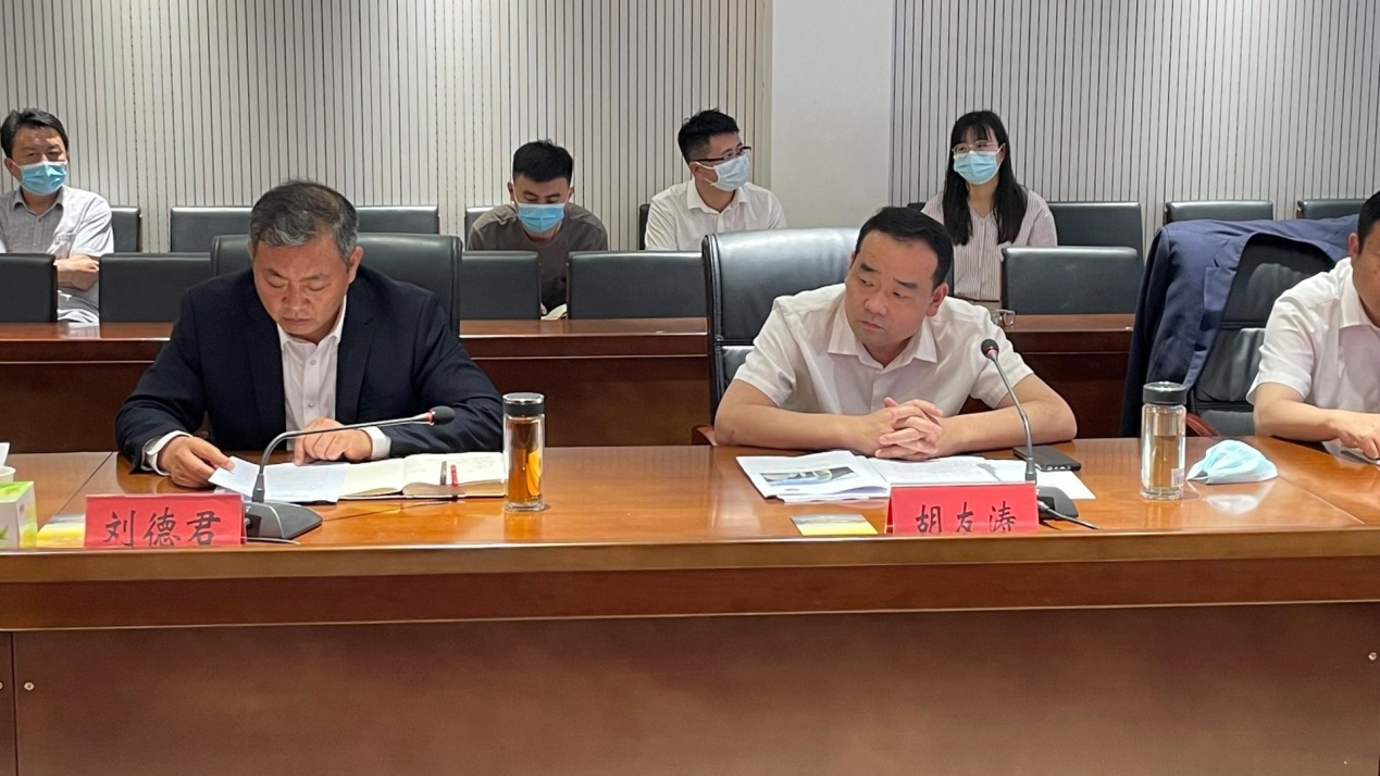 周口市川汇区刘德君主持召开都市新工业中心项目对接洽谈会