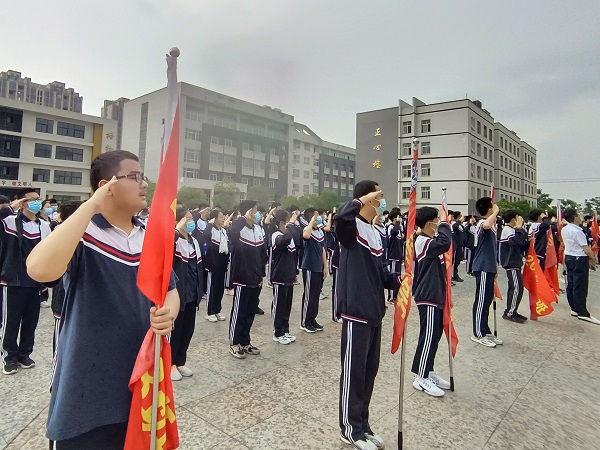 淮滨县实验学校举行应急疏散演练活动