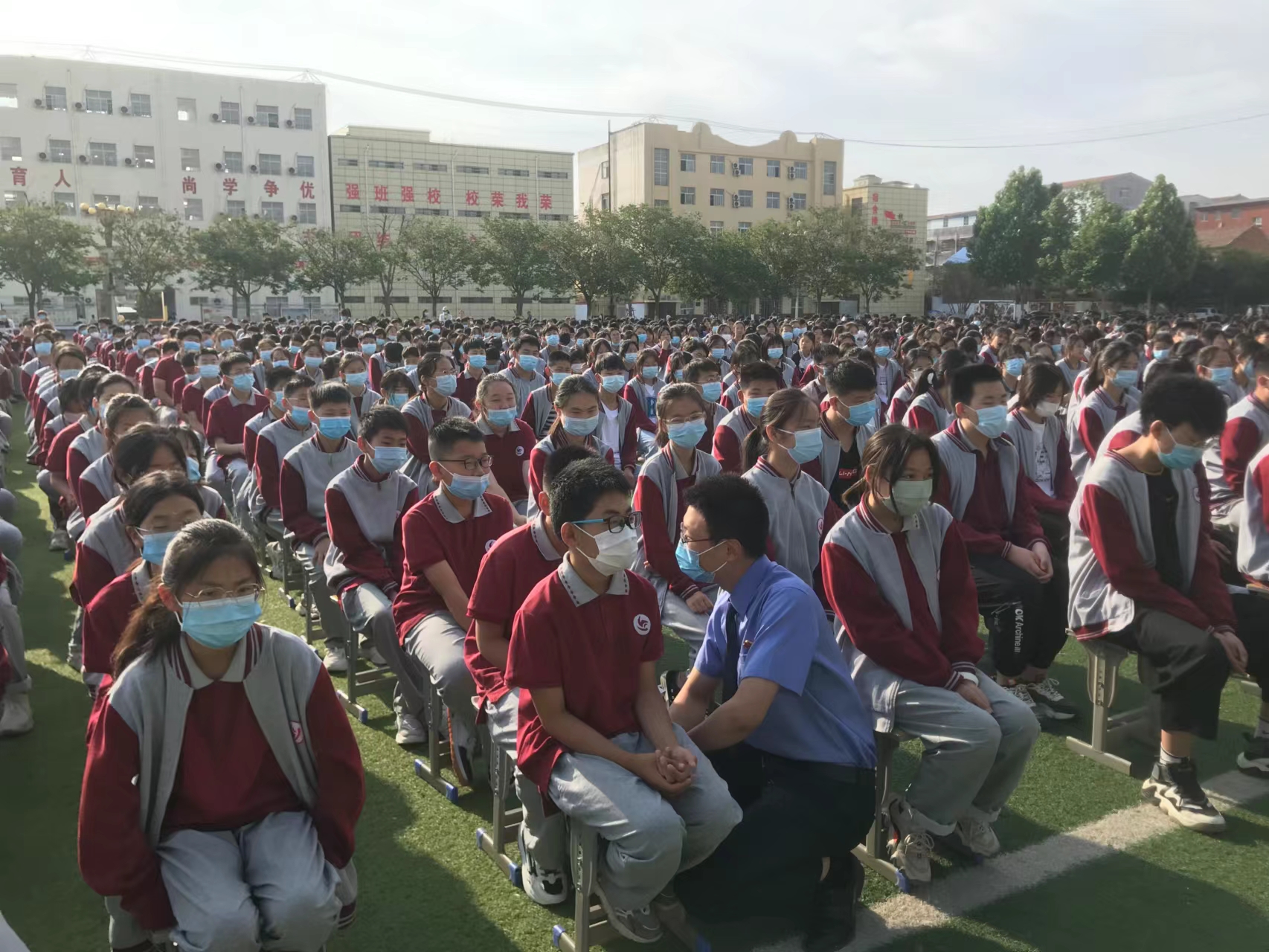 守护青春对校园欺凌说不通许县实验中学举行法制教育主题升旗仪式