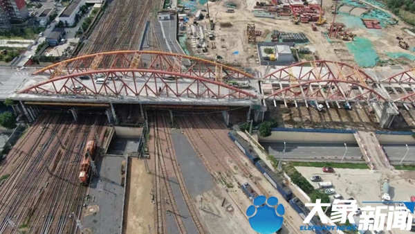 郑州彩虹桥又有新进展 由前期的拆解阶段正式转入上部结构建设施工阶段