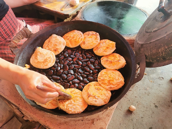 鹤壁子馍飘香浚县古城烟火气回来了营业第一天仅卖100多个却见到不少