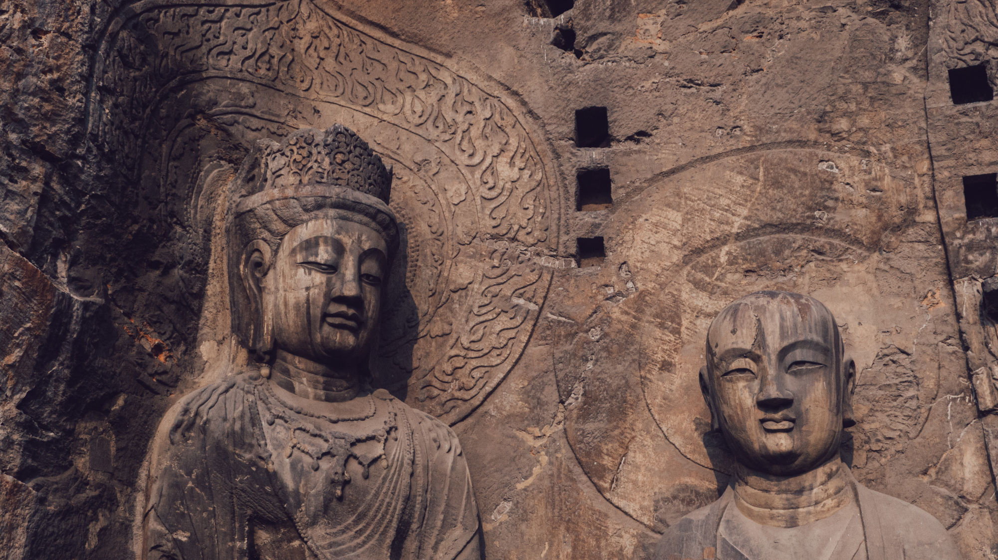 龙门石窟首次发现造像琉璃眼珠