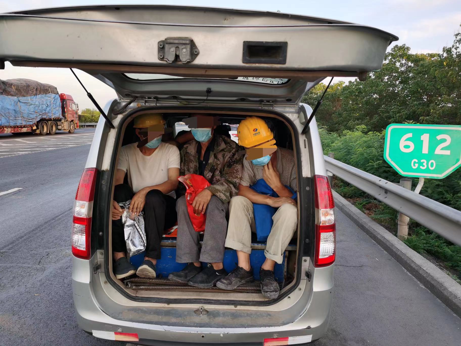 5g现场第一现场面包车花样超员被处罚