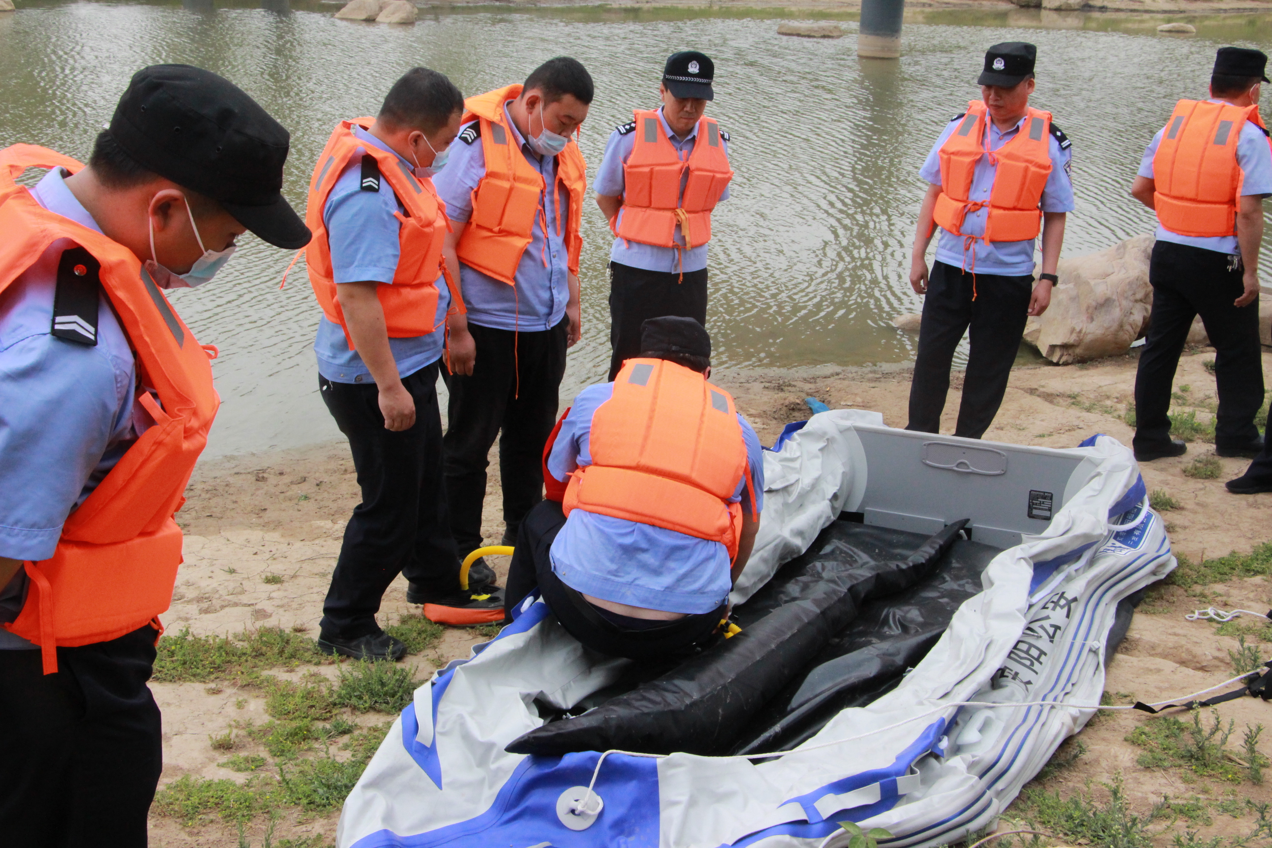 安阳市公安局高新分局开展防汛抢险应急演练筑牢汛期安全防线