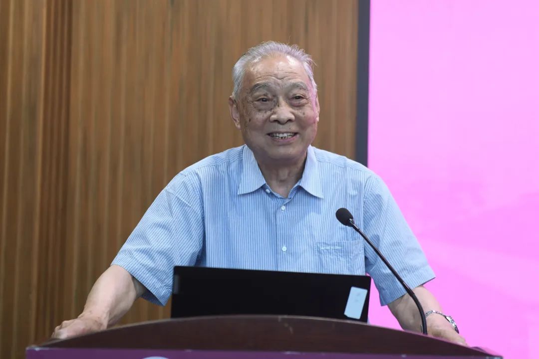主任医师唐宋,河南中医药大学副校长张加民依次发言王云龙教授简介