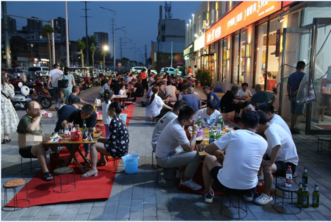 许昌市有序放开中心城区夜间店外摆摊 给城市烟火添把柴