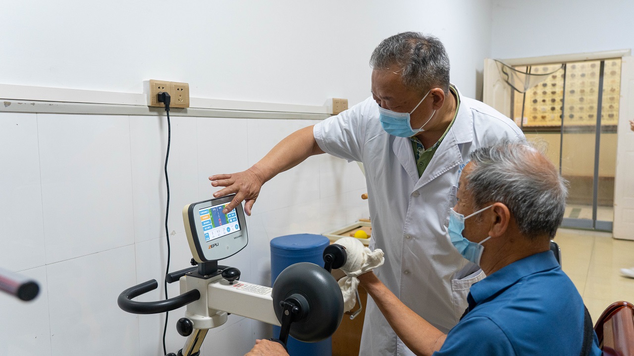 走近身边的名中医丨信阳市中医院马拥军35年勤耕不辍练就骨伤科十八般