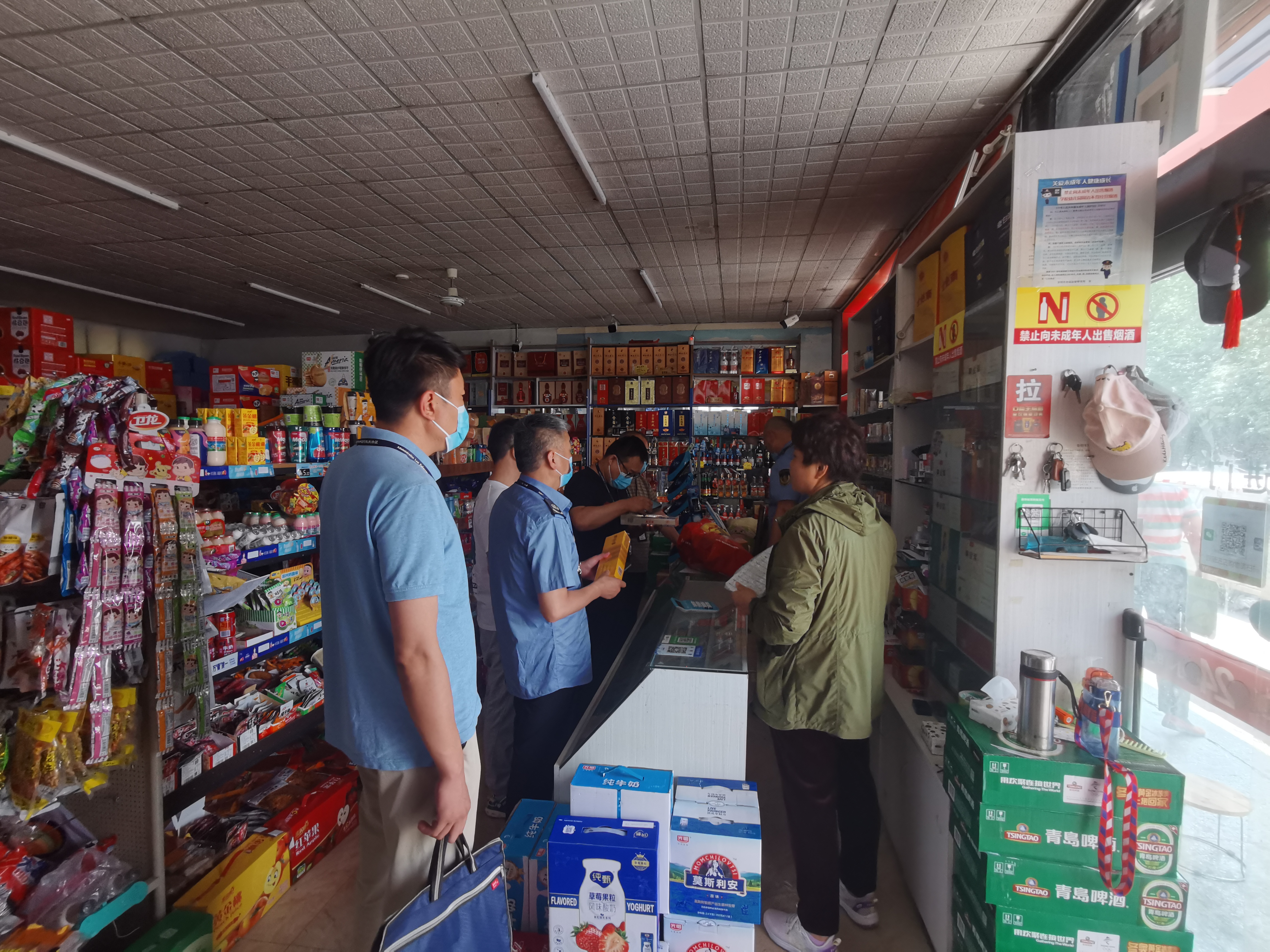 安阳市市场监管局高新区分局联合烟草稽查队组织开展烟草市场检查行动