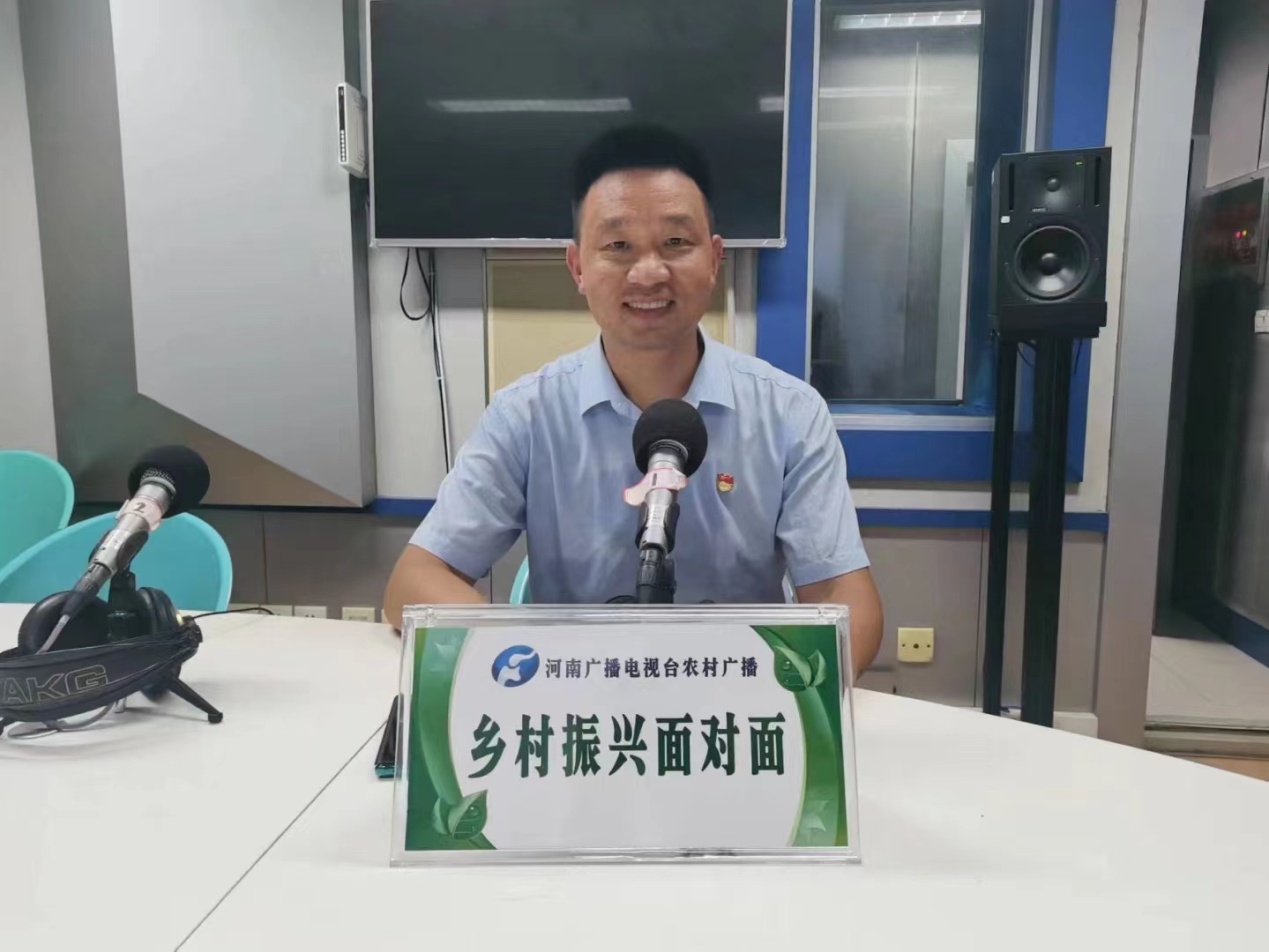 振兴吧乡村第一书记在行动河南省委编办驻南岭新村第一书记冯涛的驻村