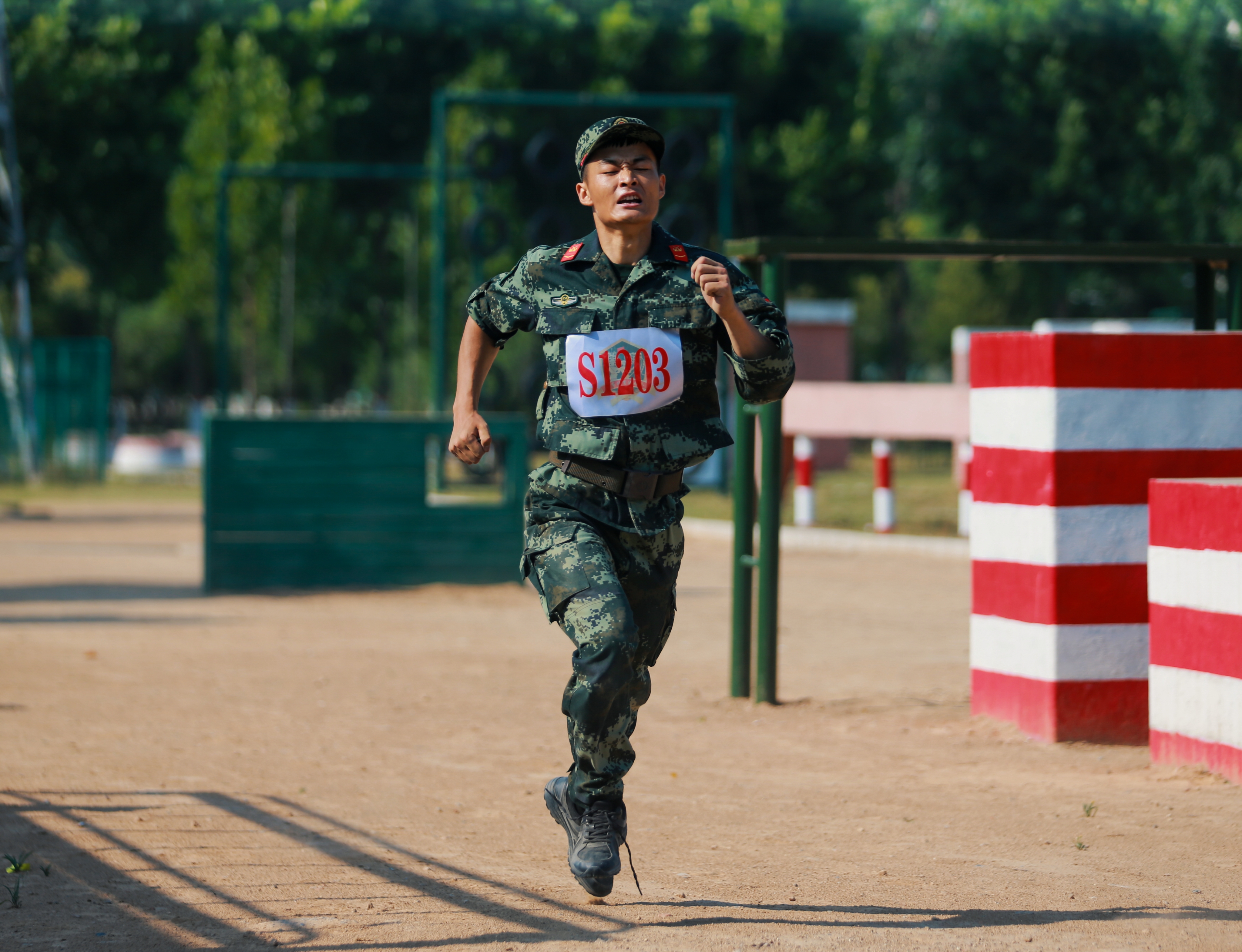 火热来袭武警郑州支队军事体育运动会超燃现场