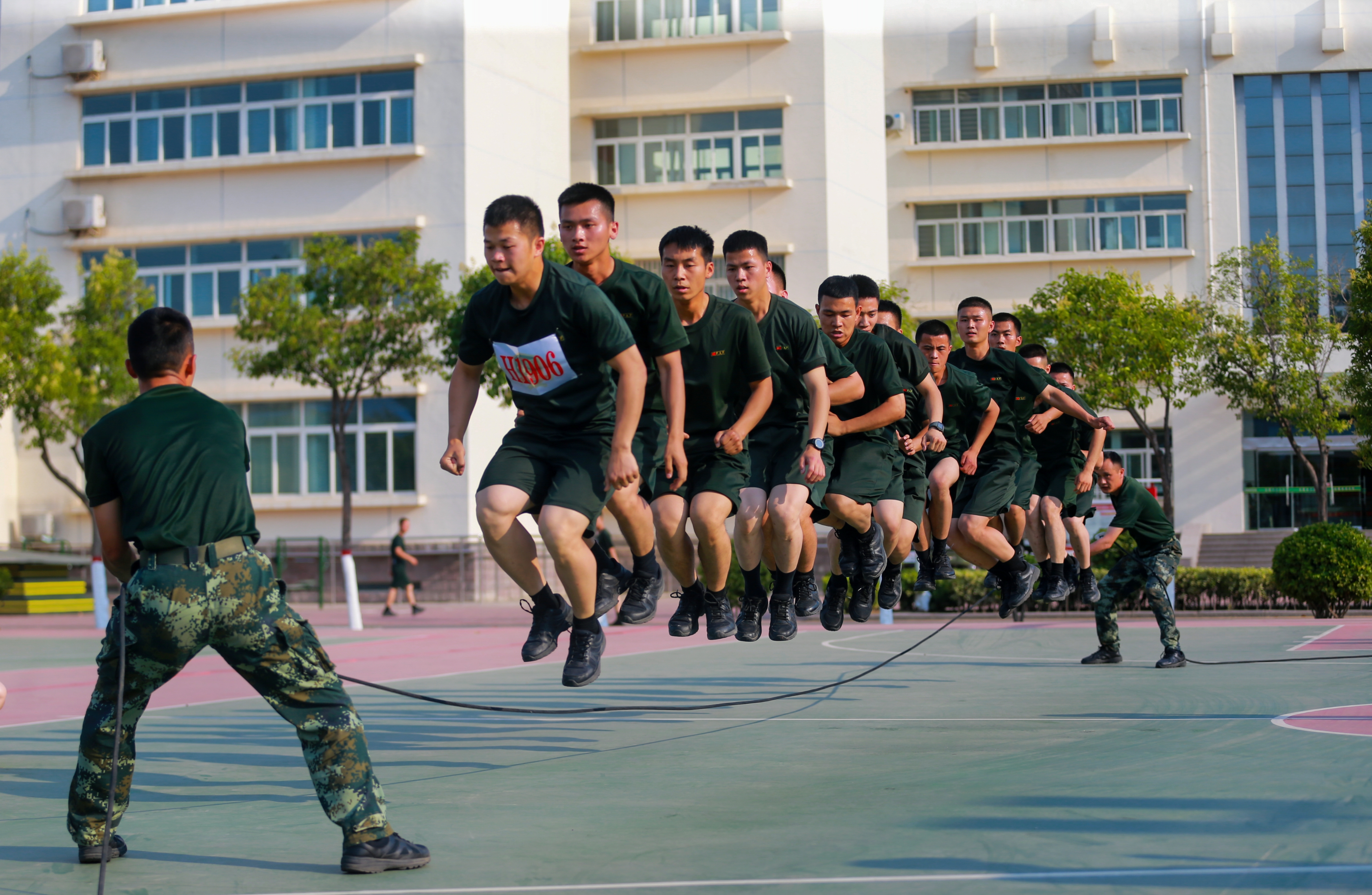 火热来袭武警郑州支队军事体育运动会超燃现场