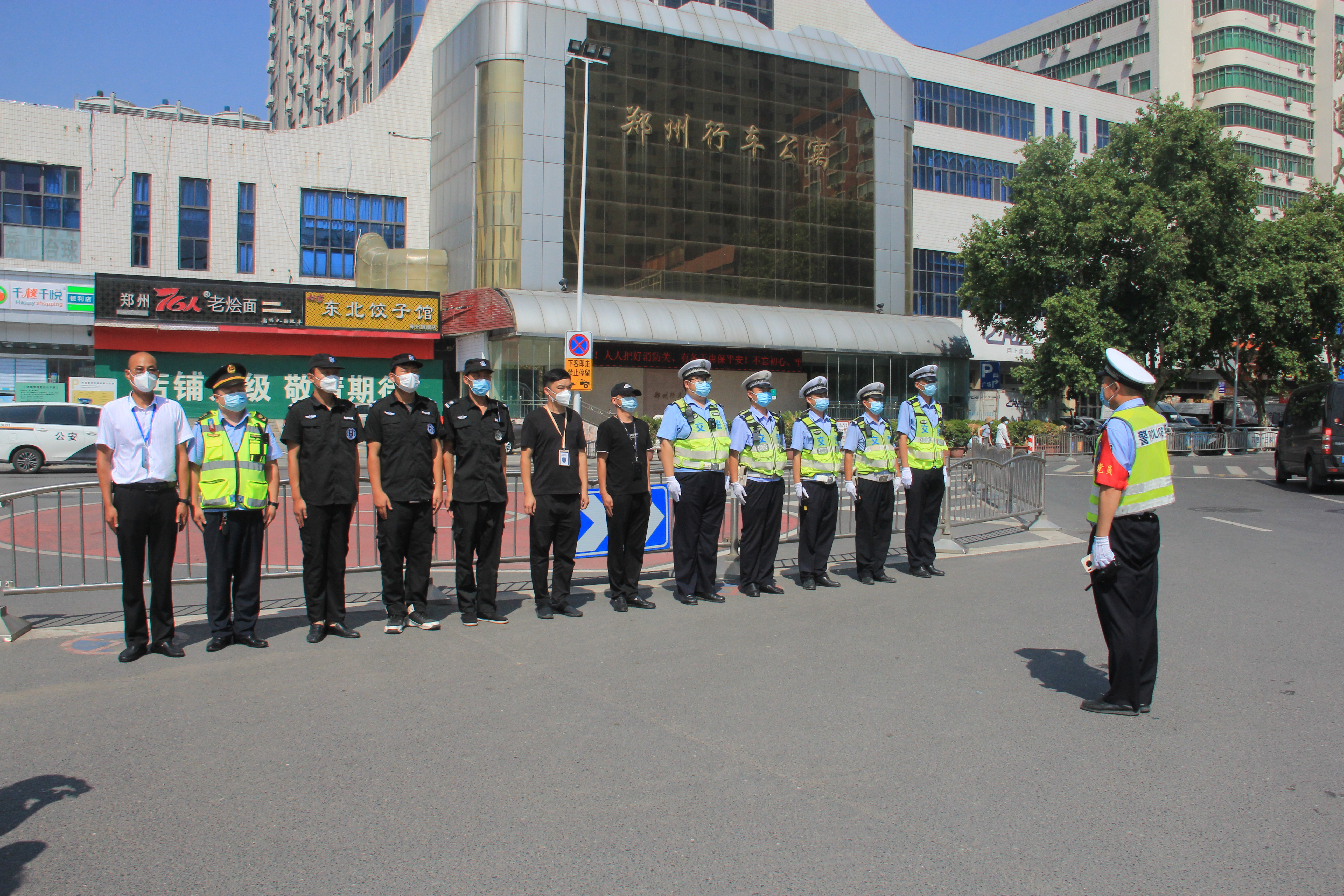 暑期这些违法行为很常见 郑州交警开展专项整治