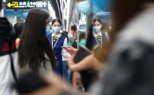 无需再摘口罩刷脸乘车！7月2日起，郑州地铁开启戴口罩刷脸识别功能
