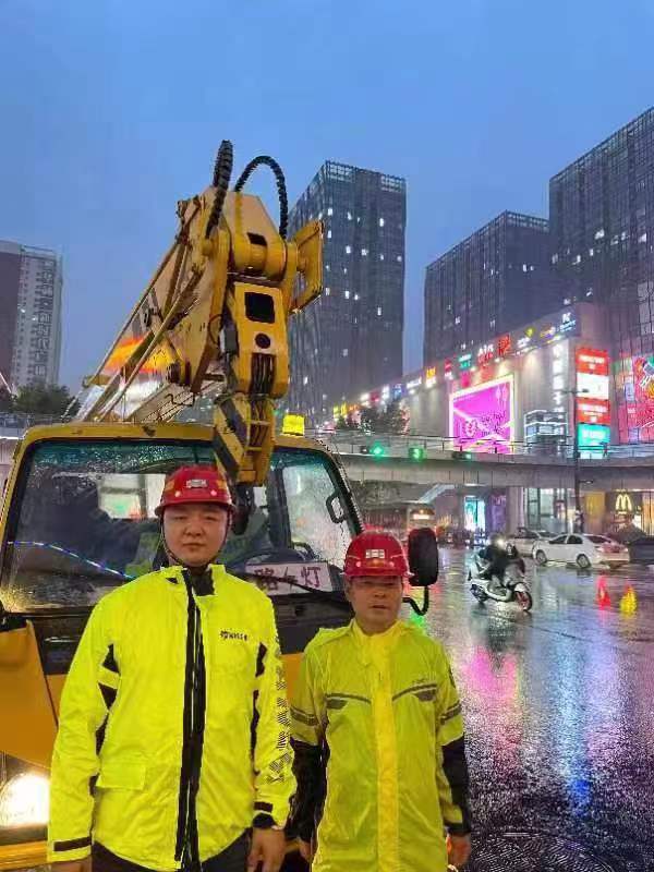 9400余人防汛值守 郑州市城防系统全力应对暴雨天气