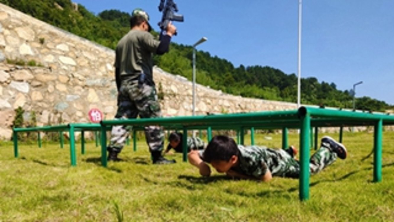 新县：举办军事夏令营 搭建两校友谊桥梁