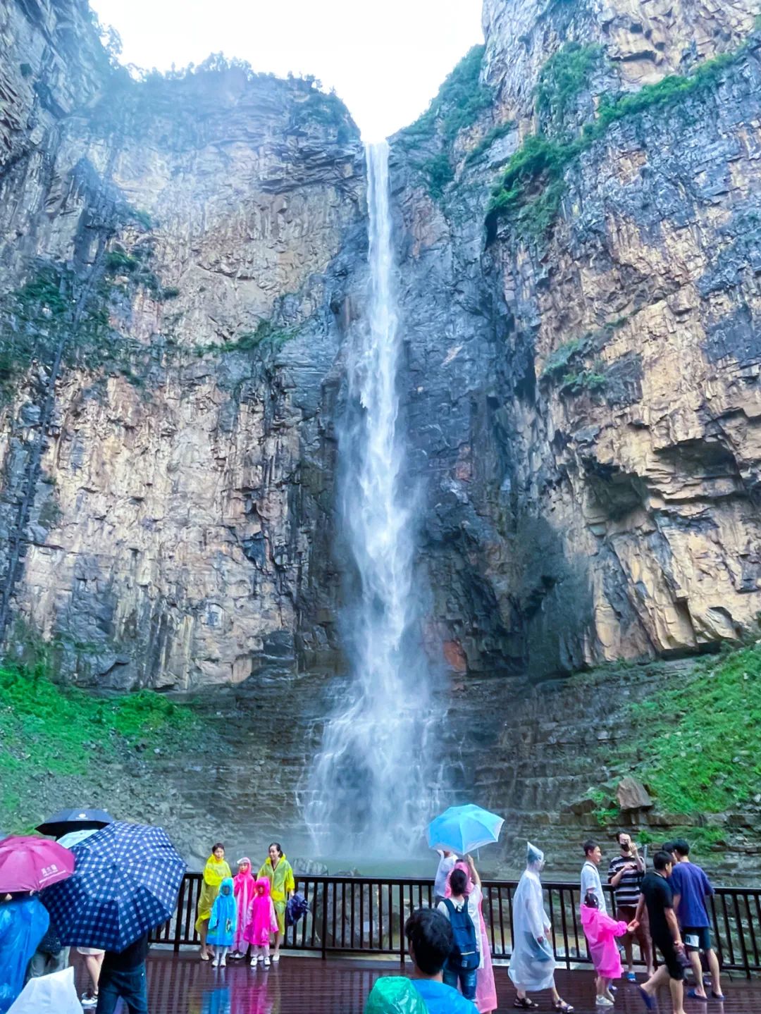 赏峡谷瀑布群,观高山云海夏天的云台山充满惊喜,等你来哦~来源:云台山
