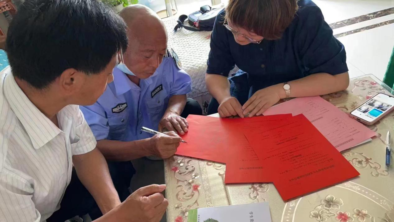 浓浓帮扶情！淇县送达温馨告知书、学生资助政策明白卡5000余份