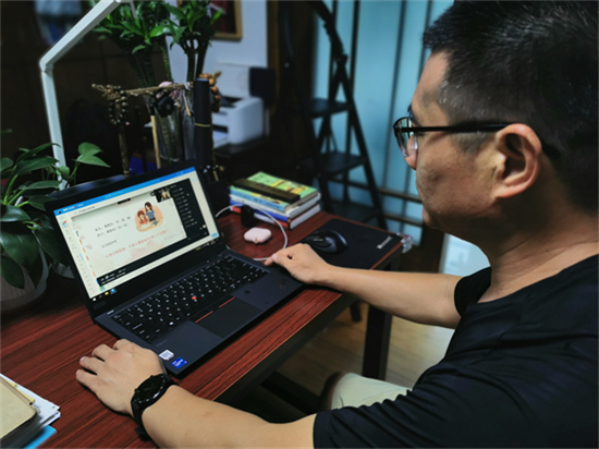 家长关心的孩子学习入手,引导家长一步步认识暑假生活对儿童心理健康