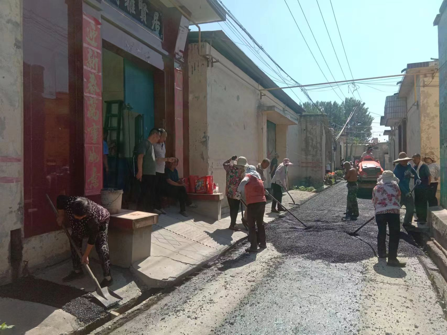 安阳市殷都区曲沟镇人大代表捐资修路助力乡村振兴