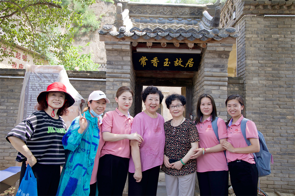 国家一级演员,豫剧常派艺术传承人卢玉琴两位老师参观常香玉故居,内心