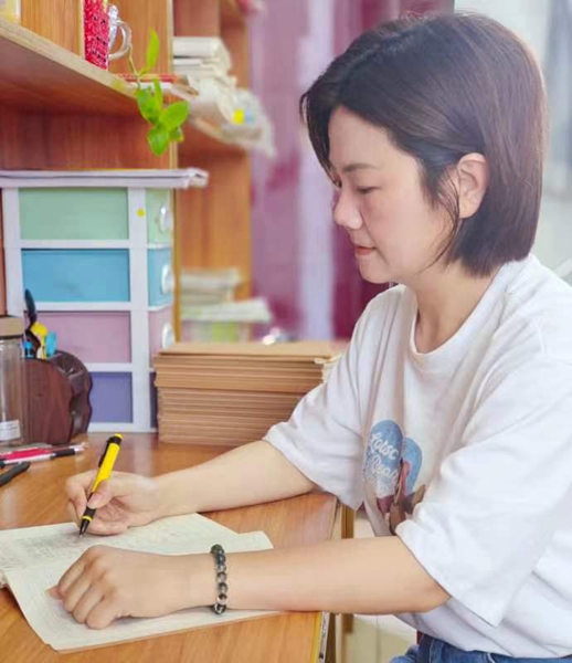 信阳市第十三小学教师陈媛媛心中有爱从教25年初心不改三尺讲台一生