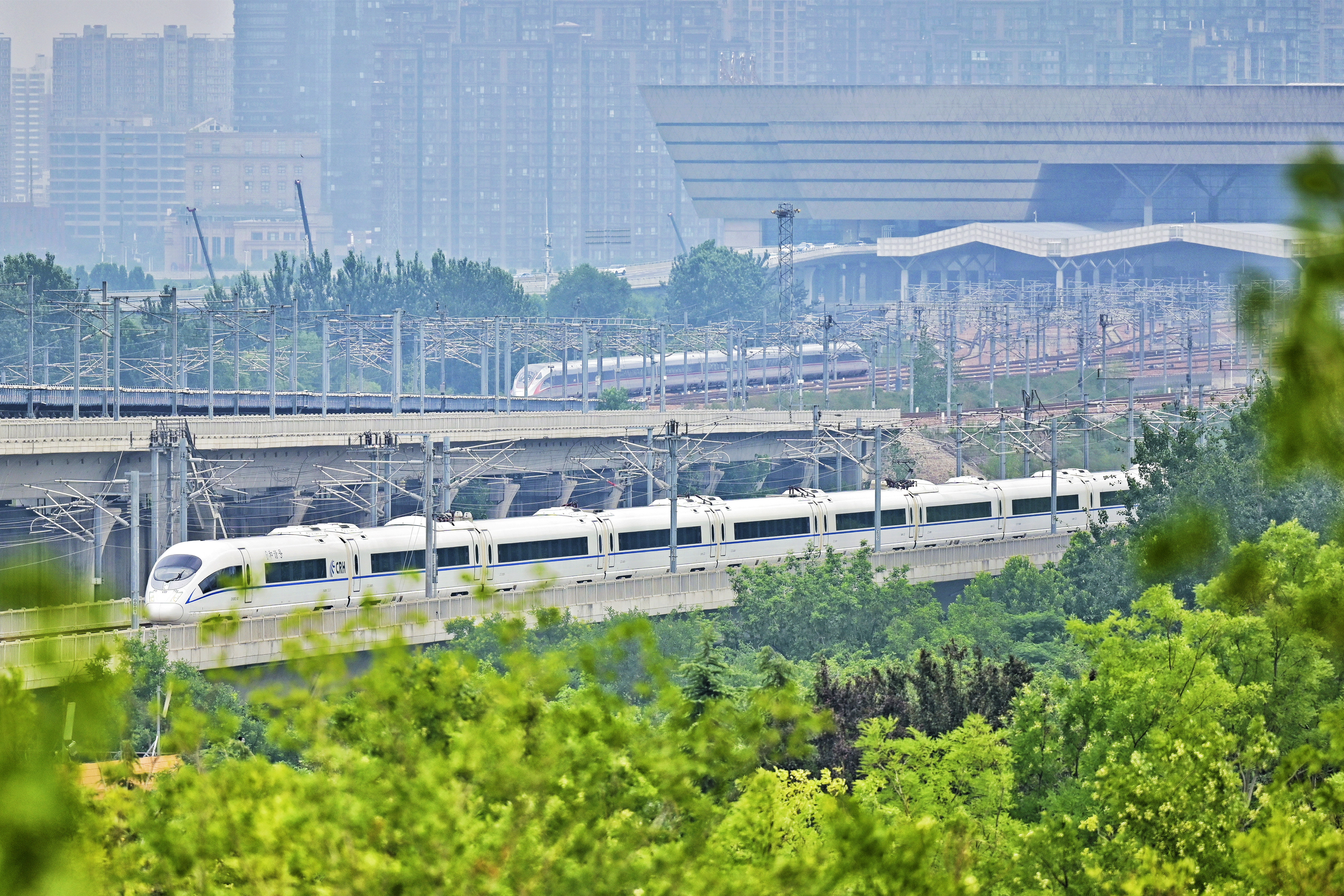 开通运营一个月 郑渝高铁、济郑高铁濮郑段旅客破百万
