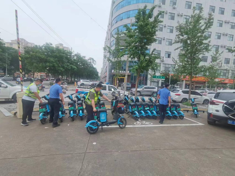 鹤壁经济技术开发区综合执法大队开展“门前四包”专项整治行动