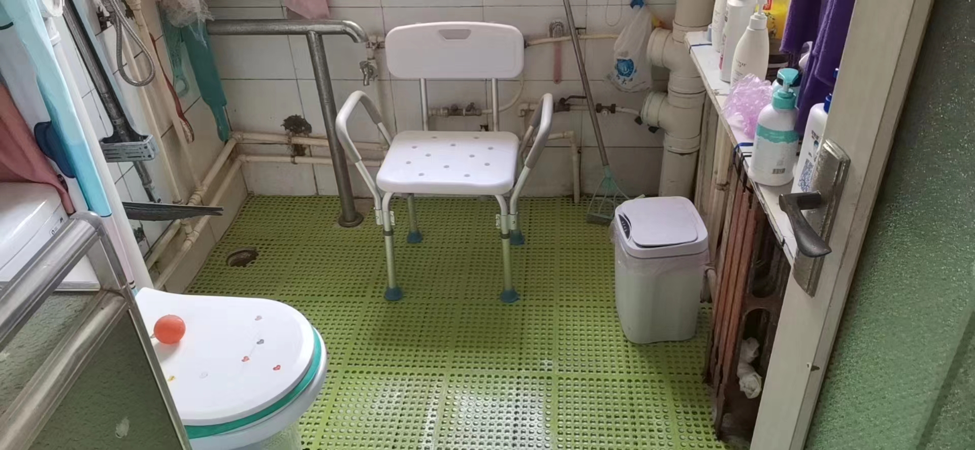 联合辖区内养老服务企业,引导有需要的老年人家庭开展居家适老化改造