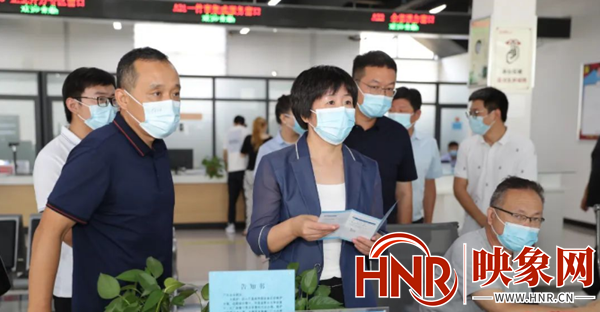 焦作市解放区委书记赵海燕调研优化营商环境工作