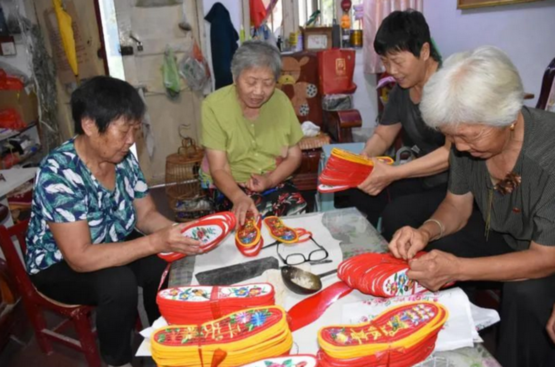 孟州市：轮椅上的拥军梦！八旬老人连续25年为部队官兵送去“手工鞋垫”