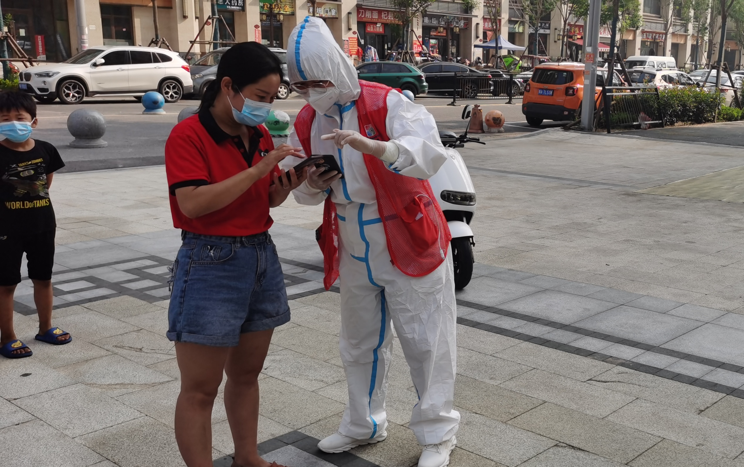 开封示范区最美巾帼红王东燕以行动为群众筑起一道坚实的疫情防控安全