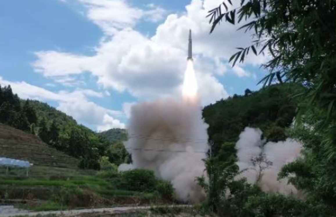 解放军常规导弹首次穿越台岛，解决了看得见打得准问题
