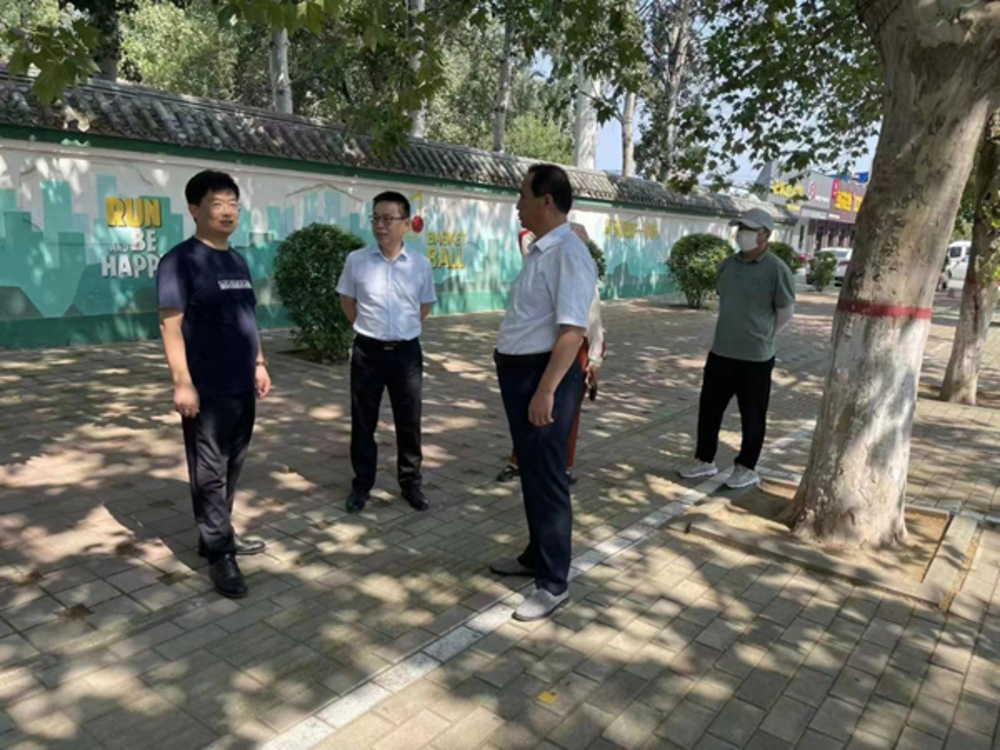 濮阳市华龙区副区长程善华调研督导区市政园林中心全国文明城市创建工作推进情况